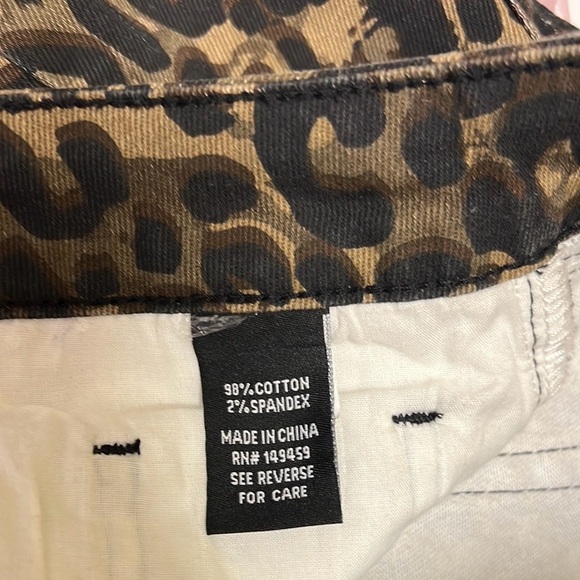 Leopard Print Mini Skirt - Picture 3 of 7